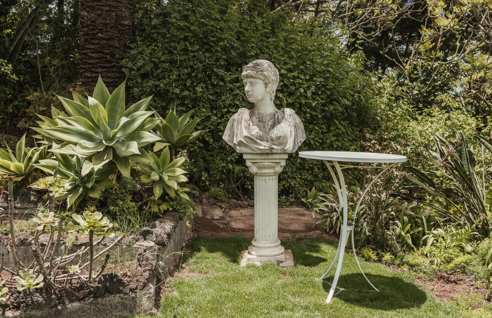 Estatua en el jardín