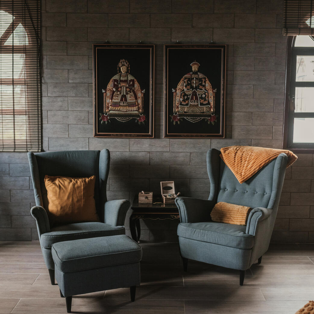 Sillones para los damos en el Bastión del Drago